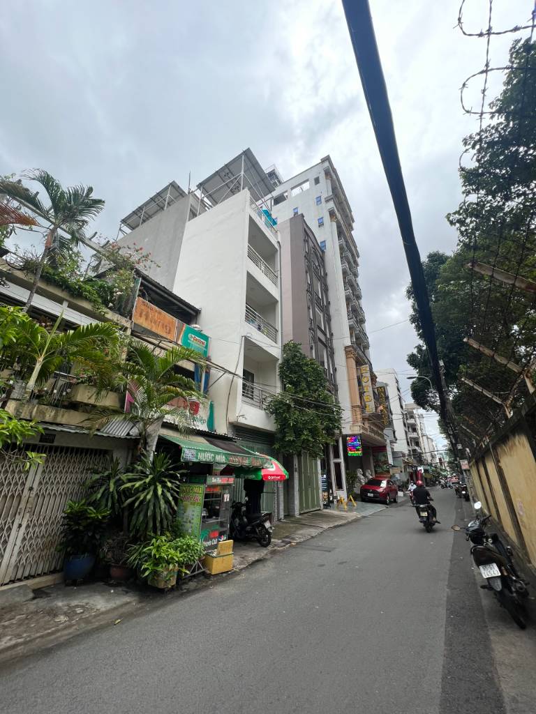 Bán nhà 252 Cao Thắng, Phường 12, Quận 10, hẻm xe hơi